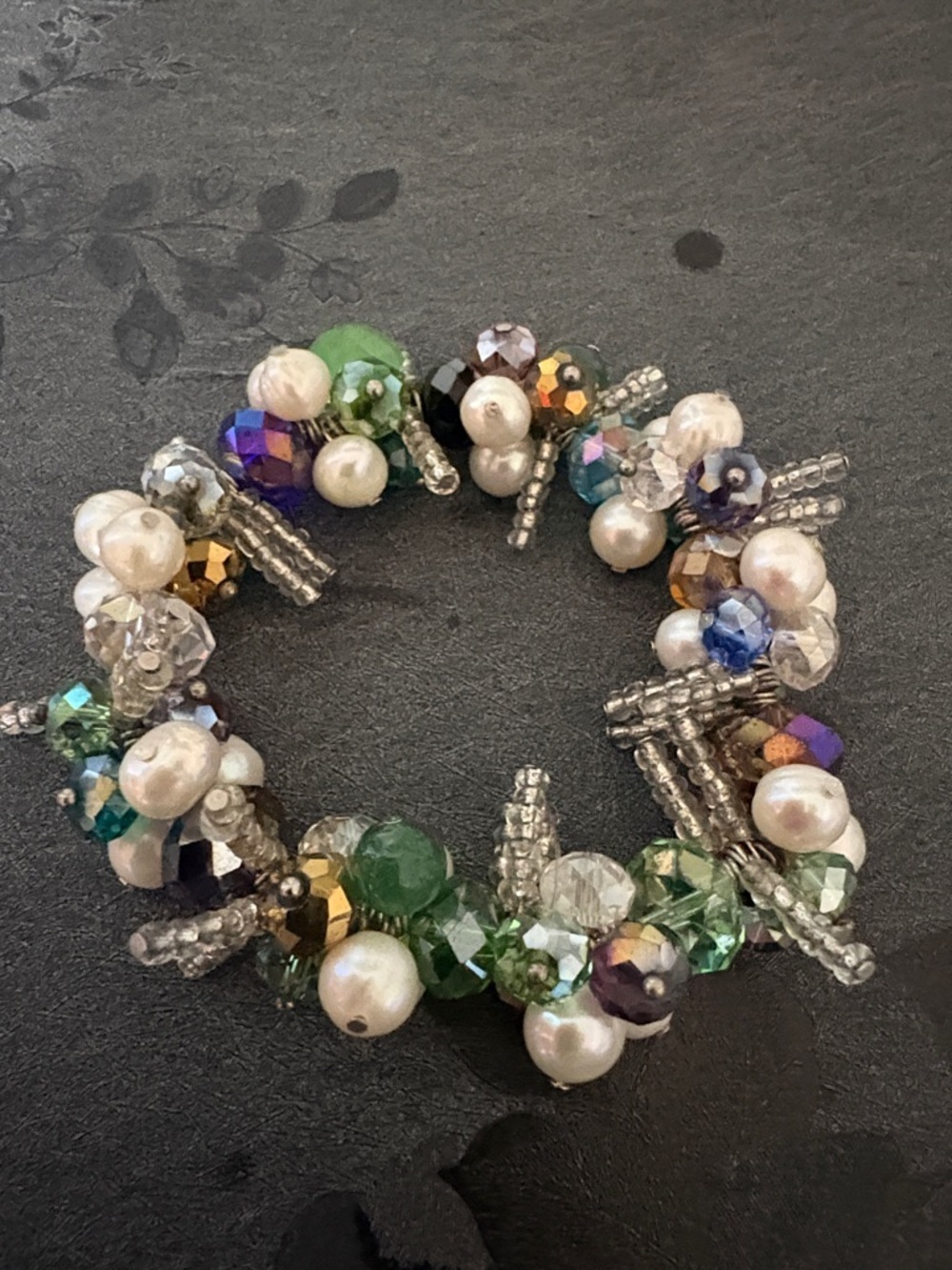 CLUSTERED SPARKLING  CHA CHA STYLE BEADED FRESHWATER PEARL STRETCH BRACELET